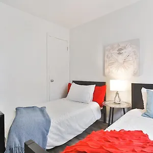 Free Parking - 2 Bedrooms - Full Apartment - In Beautiful Lachine - Near Water - 15 Minute Drive To Downtown Apartment